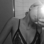 Download alanaroyale OnlyFans content for free 

 profile picture