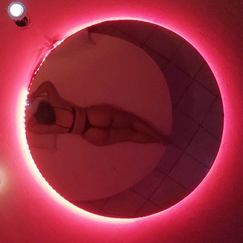 Header of curvy-latina