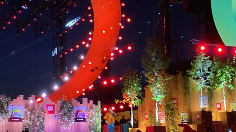 Header of humiliation