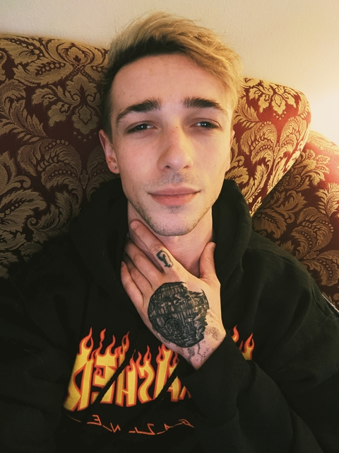 Peaches @maccypeaches cover picture